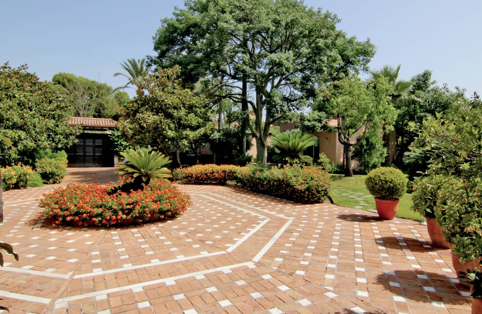 10 Zimmer Villa zu verkaufen in El Paraiso mit Pool Garage - 13.500.000 € (Ref: 8915218)