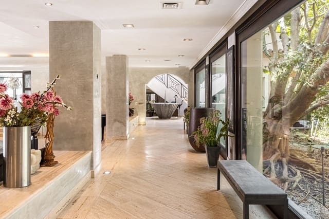 10 chambre Villa/Maison à vendre à El Paraiso, Estepona avec piscine garage - 13 500 000 € (Ref: 8915218)