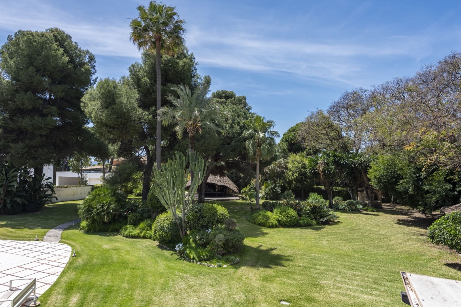 10 Zimmer Villa zu verkaufen in El Paraiso mit Pool Garage - 13.500.000 € (Ref: 8915218)