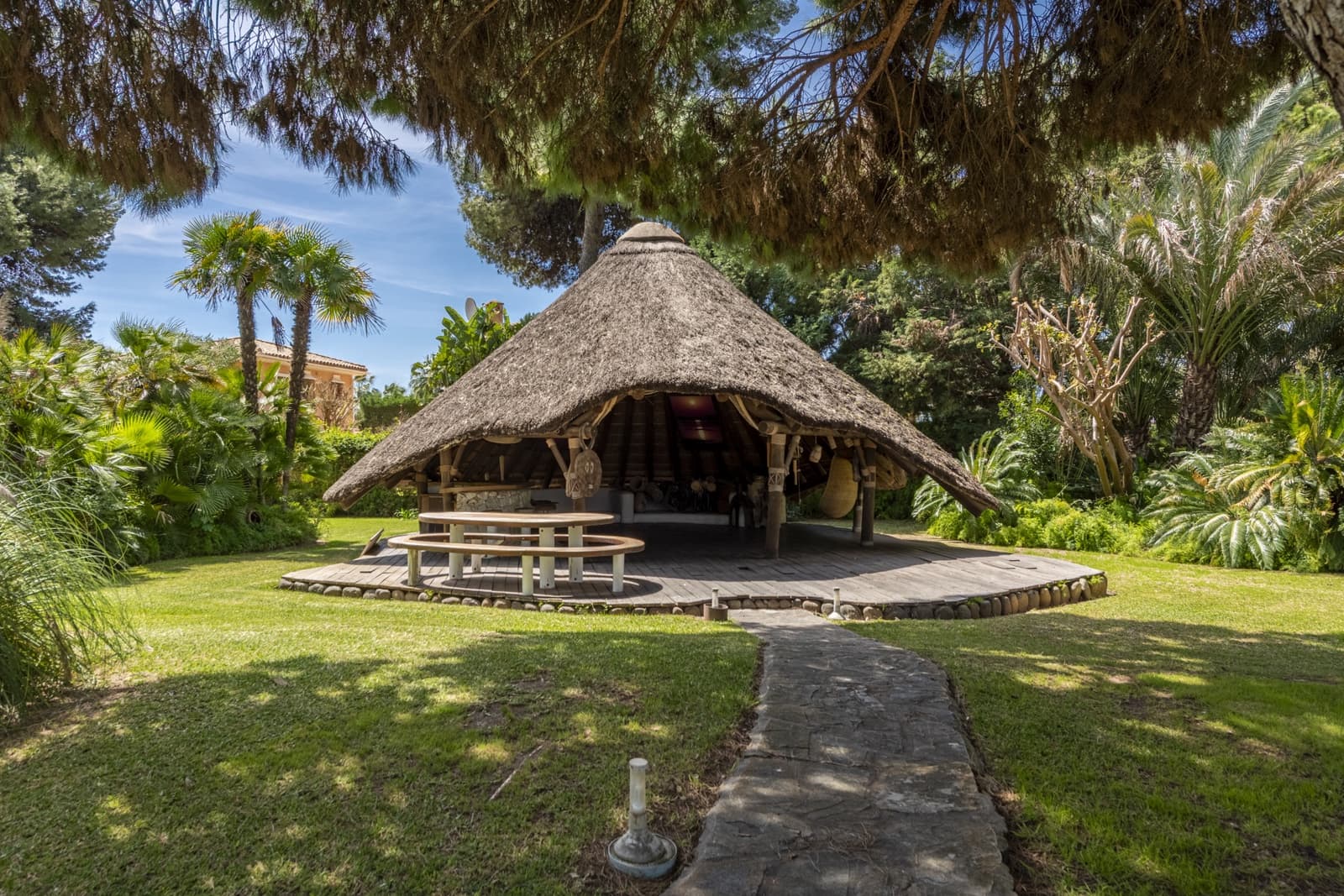 10 Zimmer Villa zu verkaufen in El Paraiso mit Pool Garage - 13.500.000 € (Ref: 8915218)