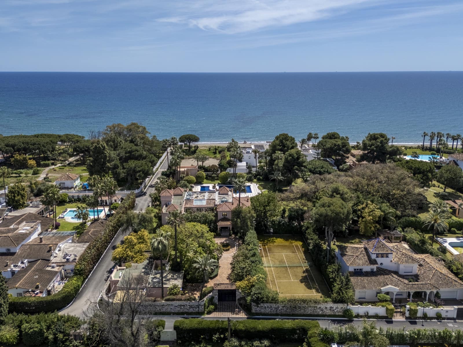 10 Zimmer Villa zu verkaufen in El Paraiso mit Pool Garage - 13.500.000 € (Ref: 8915218)