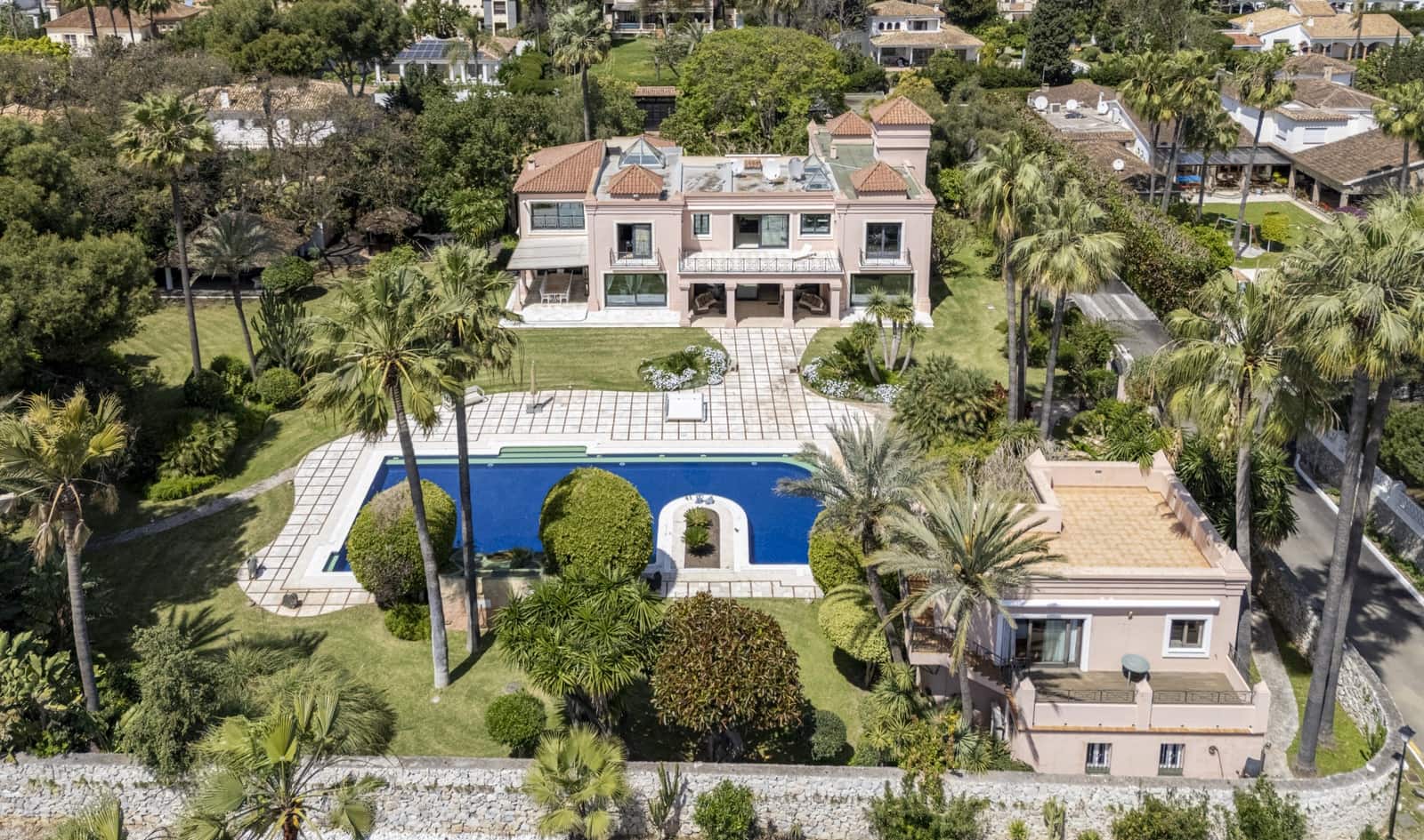 10 Zimmer Villa zu verkaufen in El Paraiso mit Pool Garage - 13.500.000 € (Ref: 8915218)