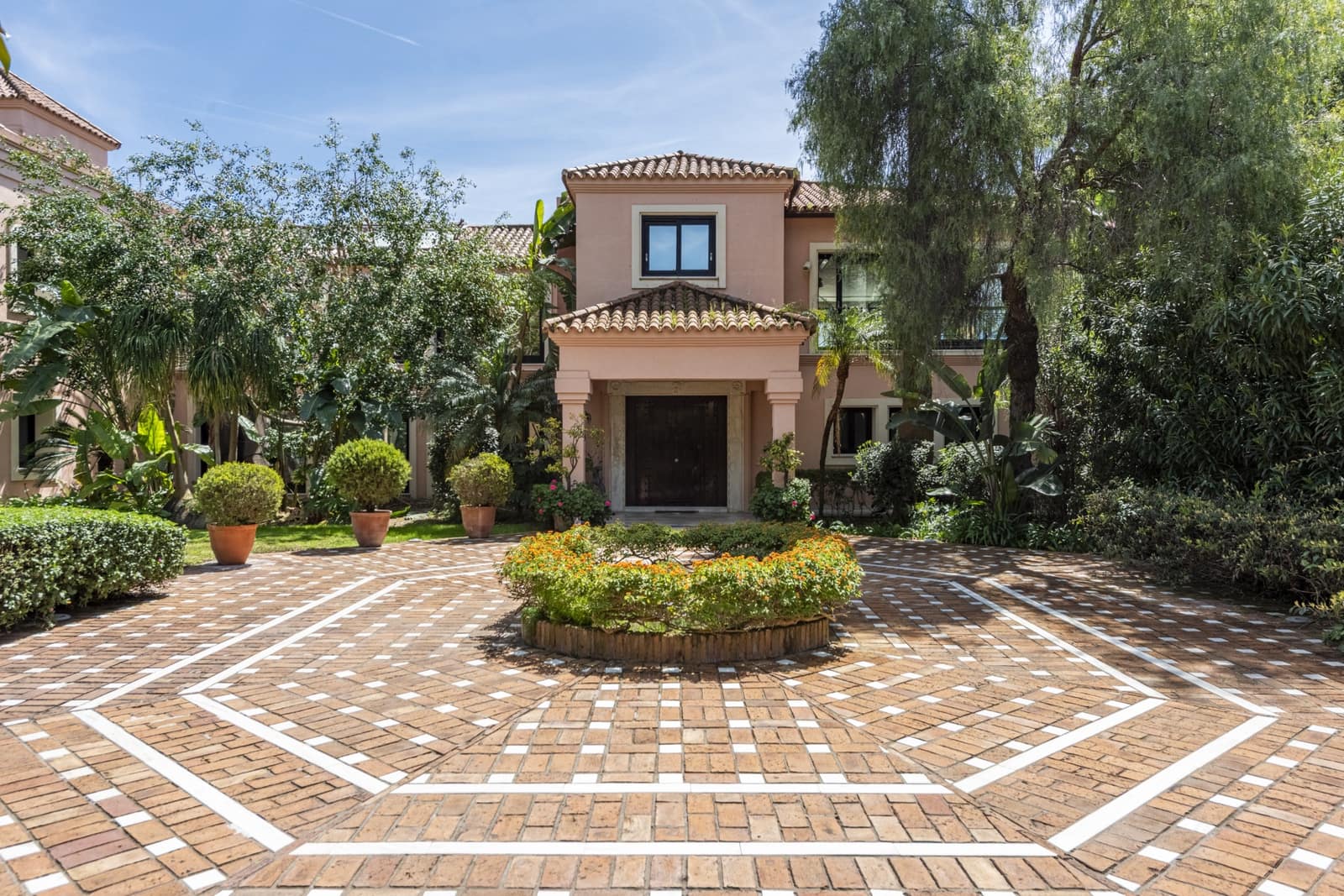 10 Zimmer Villa zu verkaufen in El Paraiso mit Pool Garage - 13.500.000 € (Ref: 8915218)