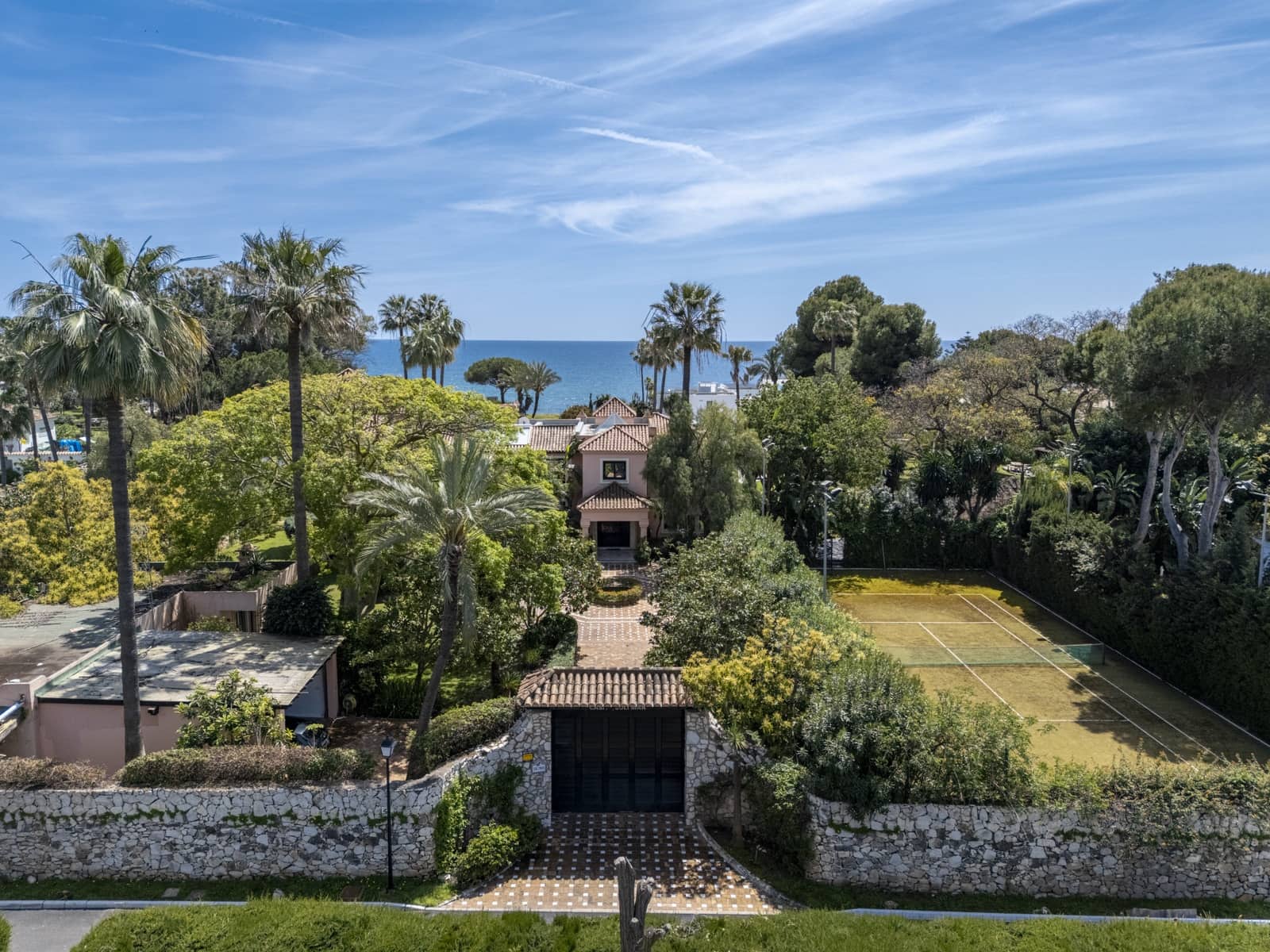 10 Zimmer Villa zu verkaufen in El Paraiso mit Pool Garage - 13.500.000 € (Ref: 8915218)