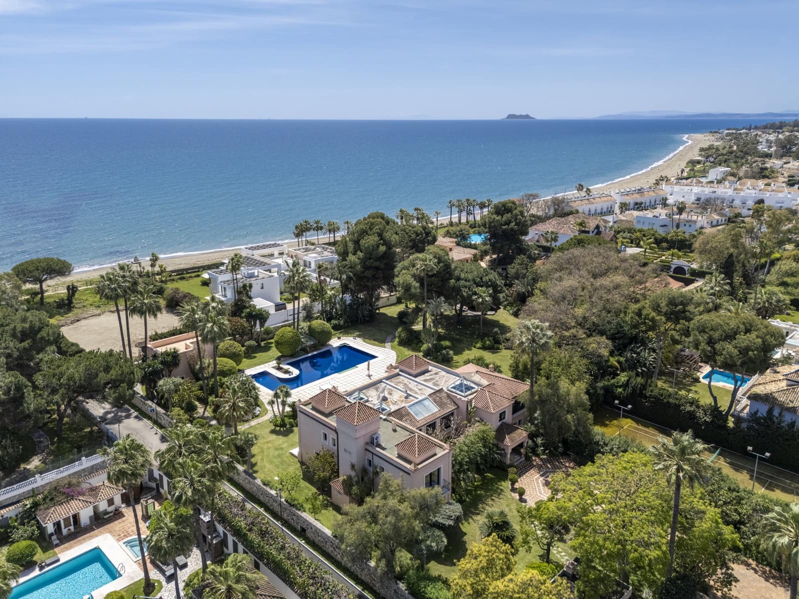 10 Zimmer Villa zu verkaufen in El Paraiso mit Pool Garage - 13.500.000 € (Ref: 8915218)