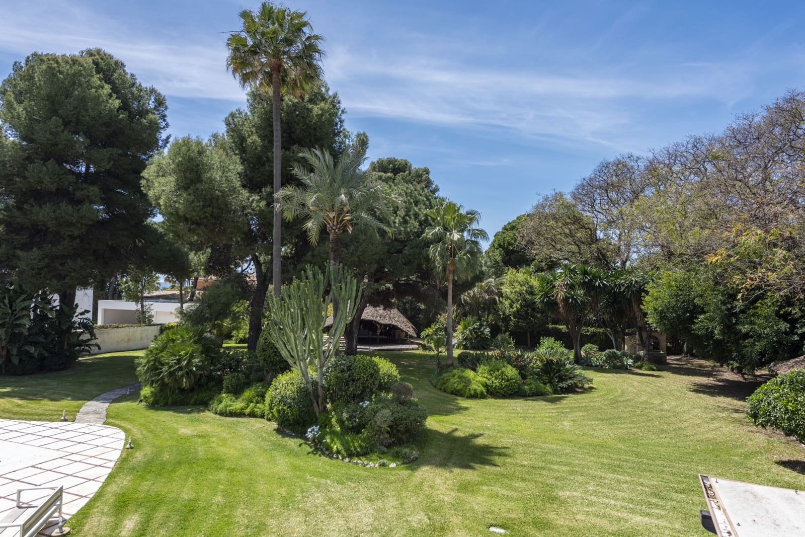 Chalet de 10 habitaciones en El Paraiso en venta con piscina garaje - 13.500.000 € (Ref: 8915218)