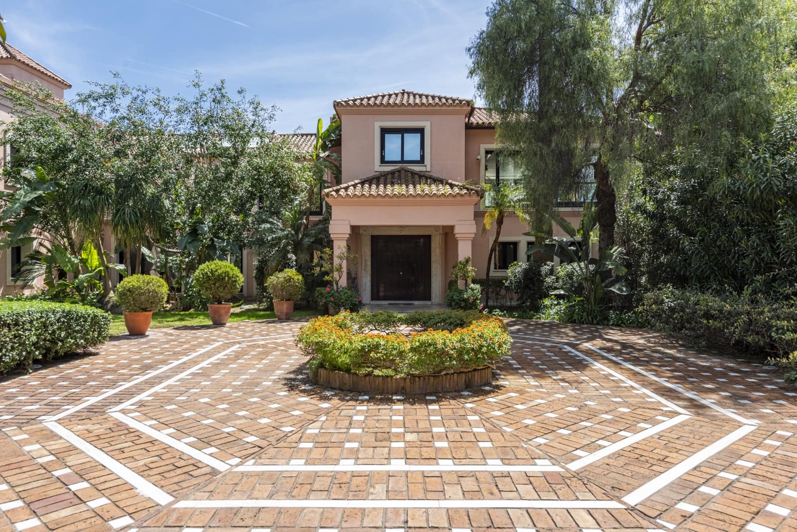 Chalet de 10 habitaciones en El Paraiso en venta con piscina garaje - 13.500.000 € (Ref: 8915218)