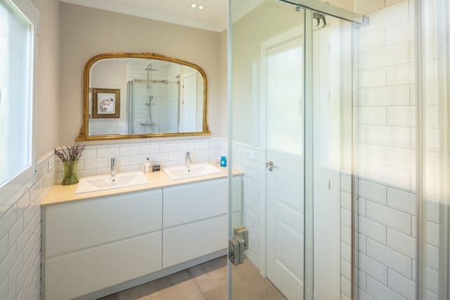 4 makuuhuone Huvila myytävänä paikassa Marbella mukana uima-altaan - 1 795 000 € (Ref: 8918033)