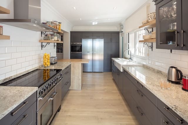 4 makuuhuone Huvila myytävänä paikassa Marbella mukana uima-altaan - 1 795 000 € (Ref: 8918033)