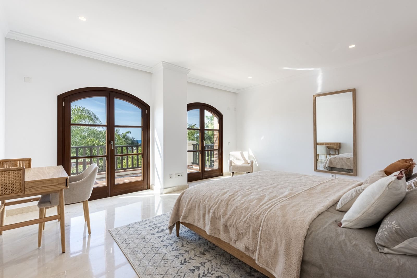 6 bedroom Villa for sale in Marbella with pool garage - € 2,420,000 (Ref: 8946855)