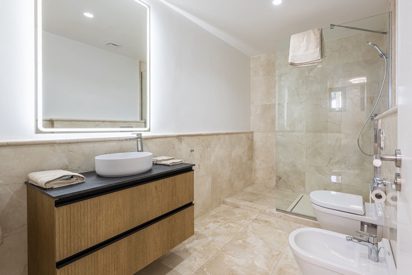 6 bedroom Villa for sale in Marbella with pool garage - € 2,420,000 (Ref: 8946855)