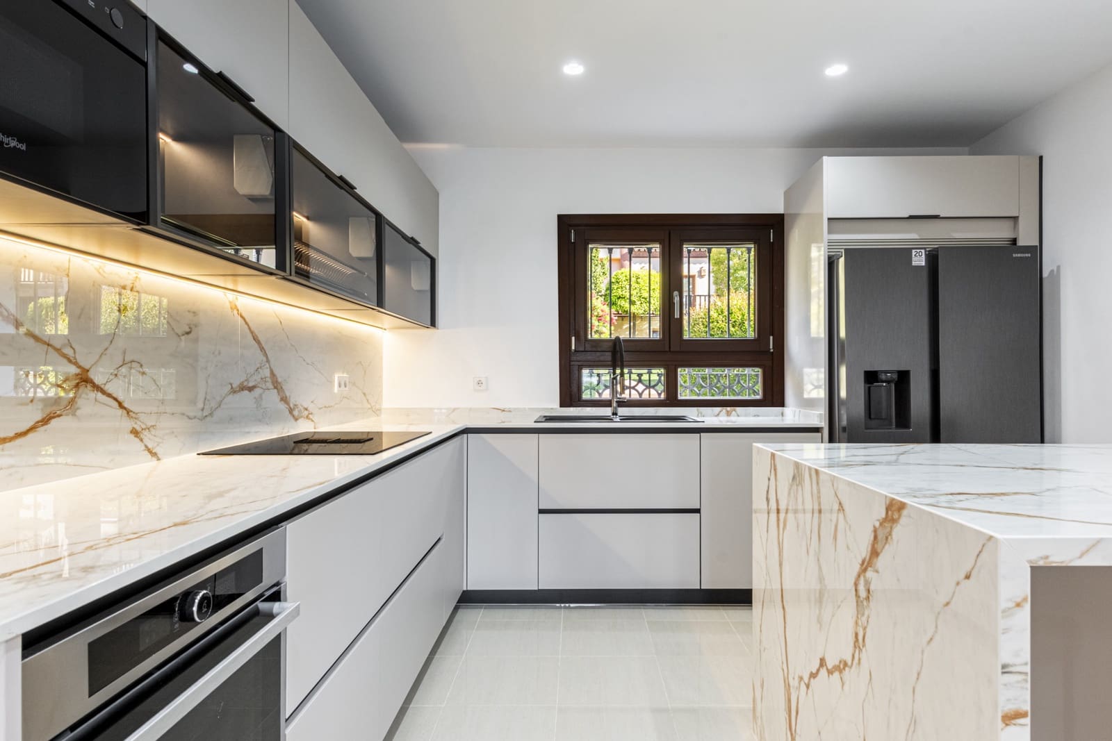 6 bedroom Villa for sale in Marbella with pool garage - € 2,420,000 (Ref: 8946855)