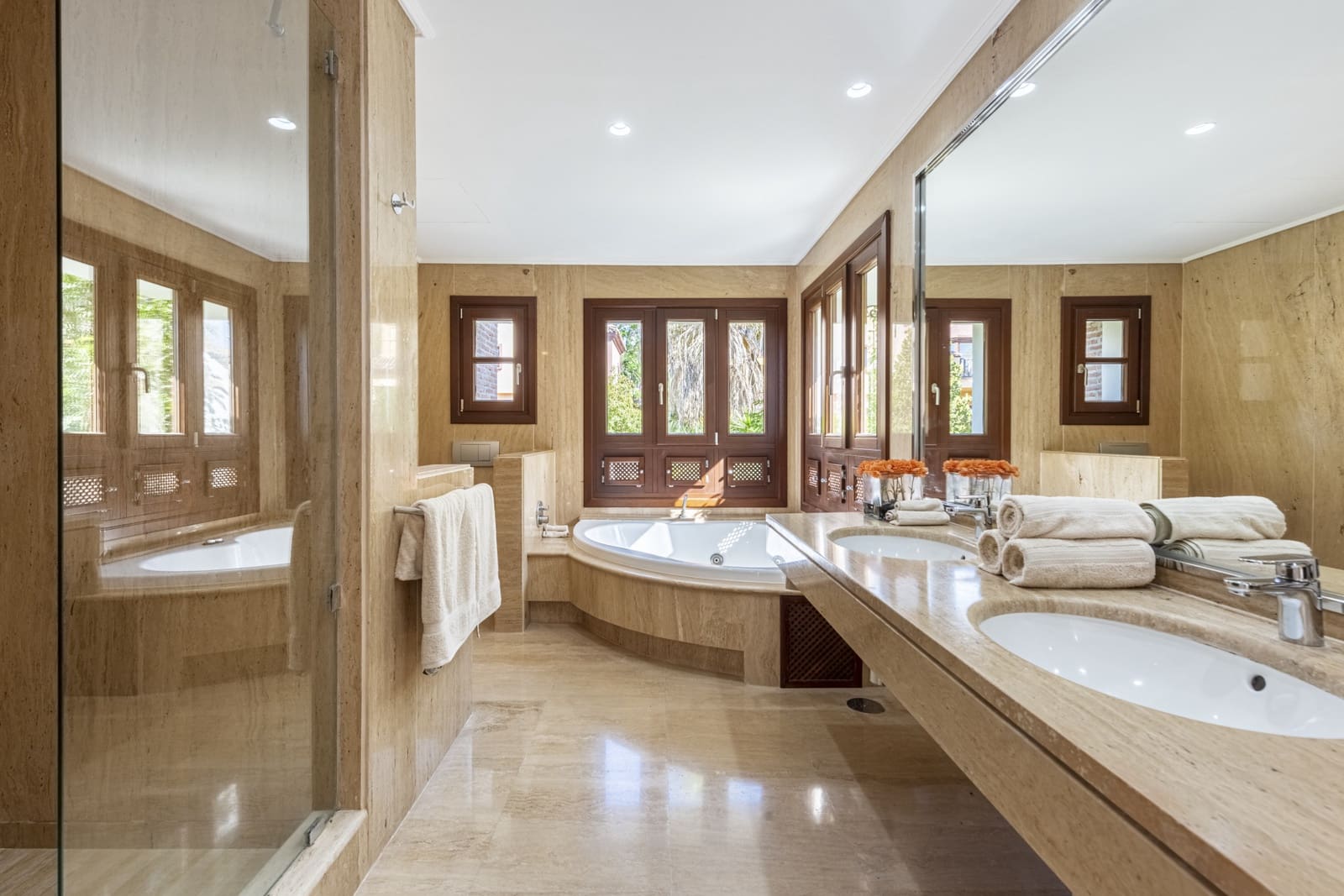 6 bedroom Villa for sale in Marbella with pool garage - € 2,420,000 (Ref: 8946855)