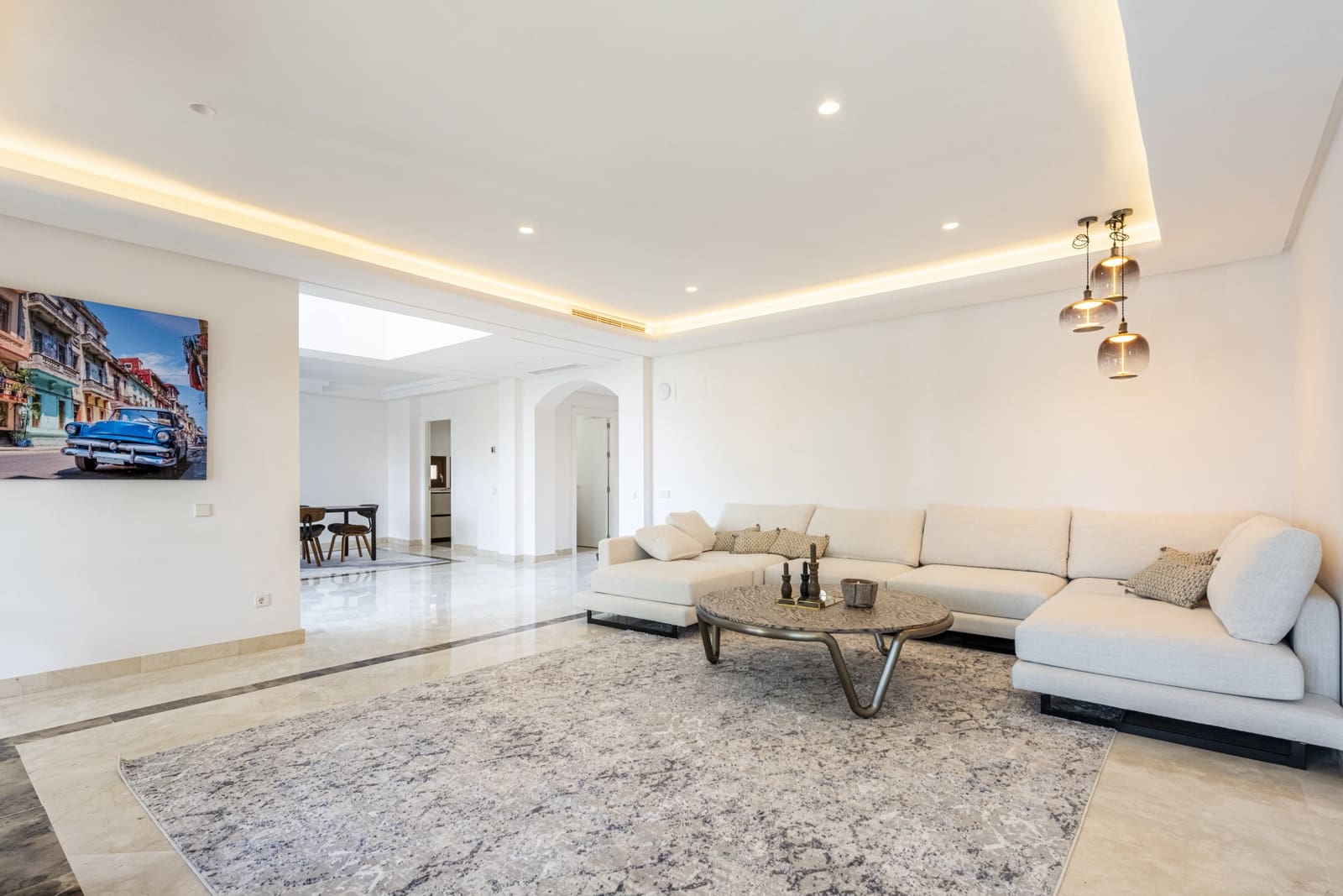 6 bedroom Villa for sale in Marbella with pool garage - € 2,420,000 (Ref: 8946855)