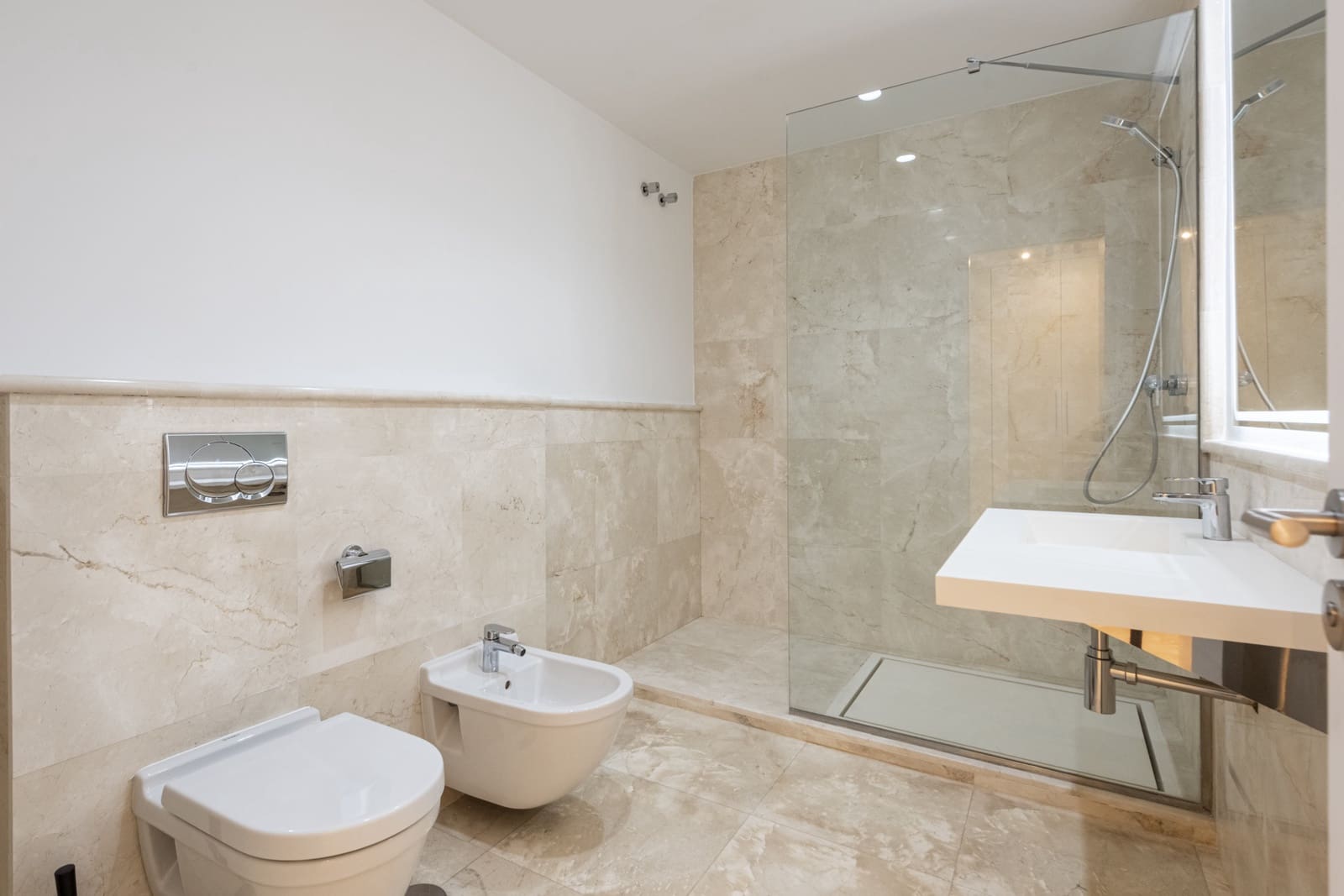 6 bedroom Villa for sale in Marbella with pool garage - € 2,420,000 (Ref: 8946855)