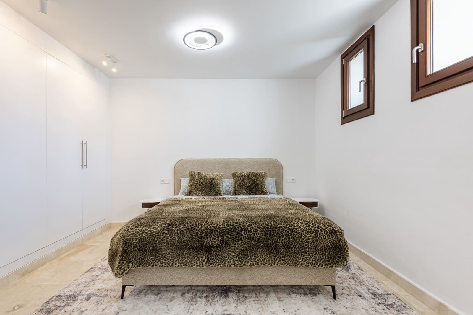 6 bedroom Villa for sale in Marbella with pool garage - € 2,420,000 (Ref: 8946855)