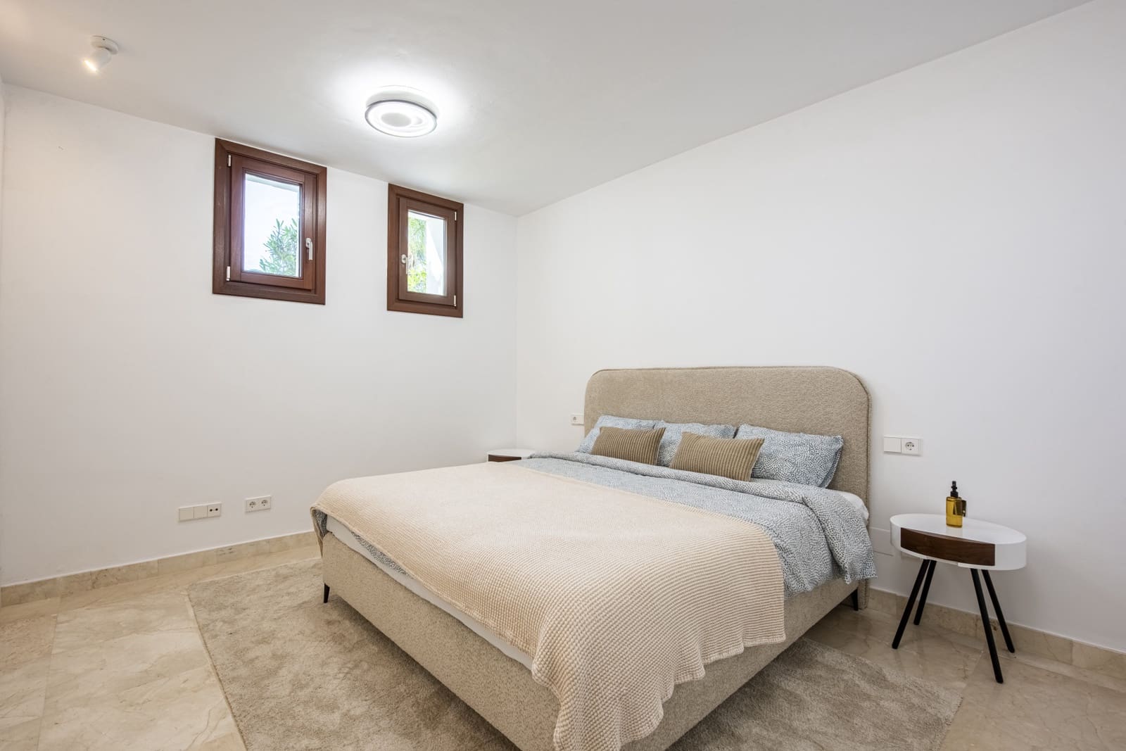 6 bedroom Villa for sale in Marbella with pool garage - € 2,420,000 (Ref: 8946855)