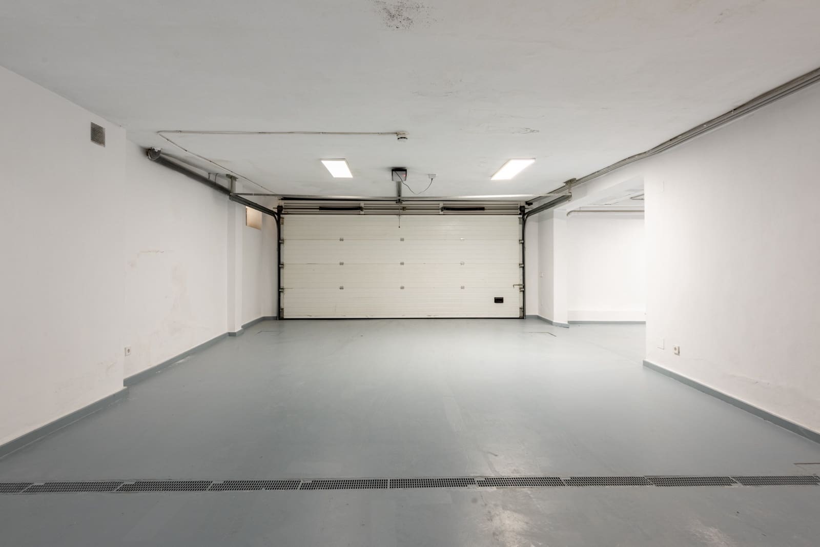 6 bedroom Villa for sale in Marbella with pool garage - € 2,420,000 (Ref: 8946855)