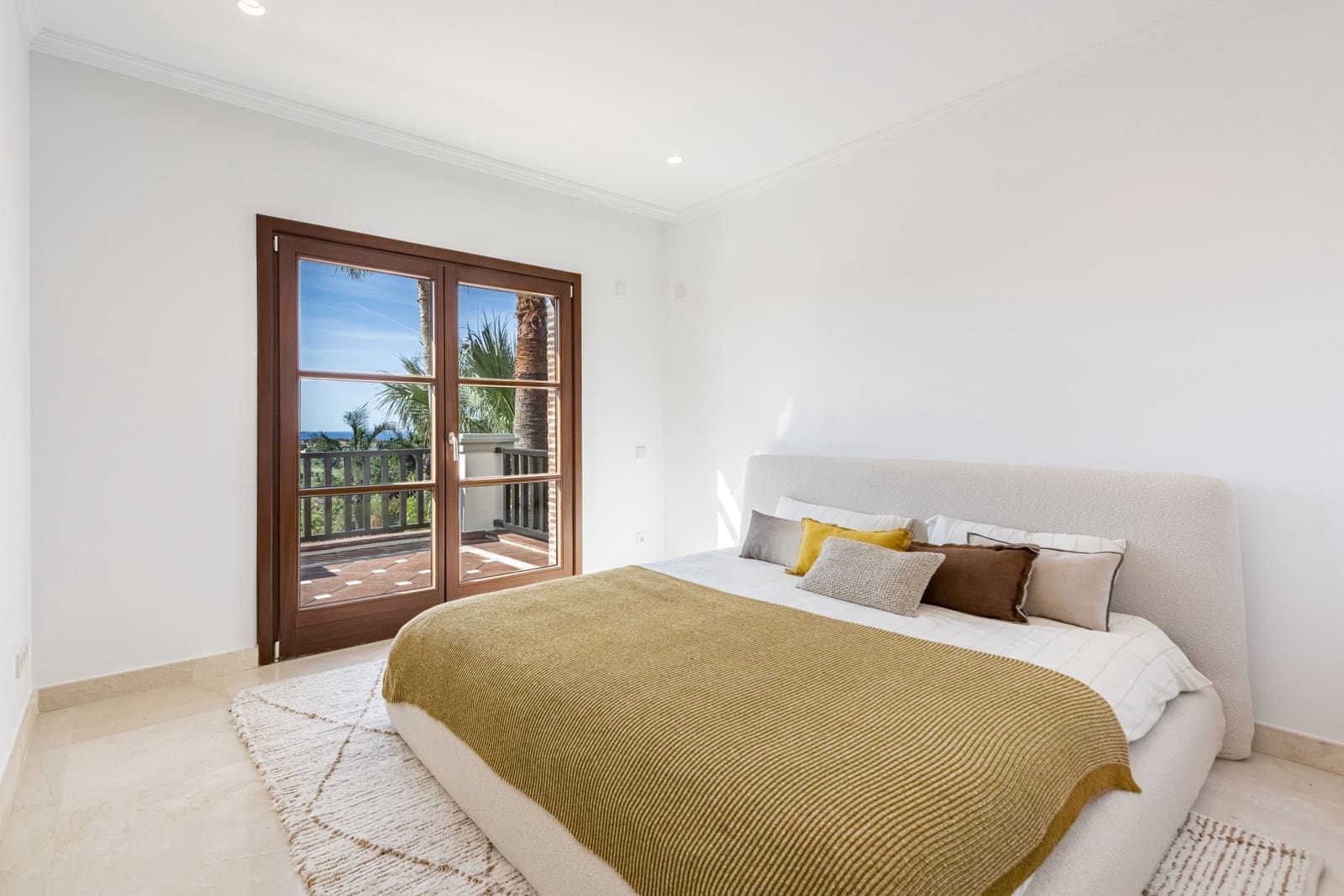 6 bedroom Villa for sale in Marbella with pool garage - € 2,420,000 (Ref: 8946855)