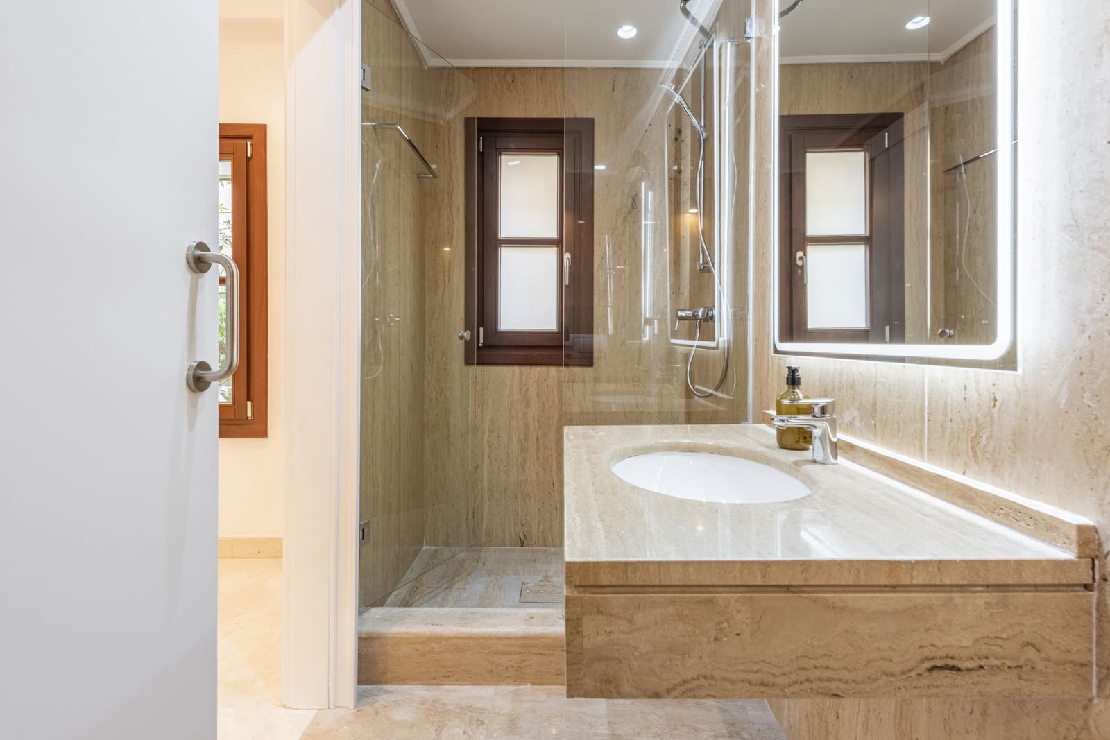 6 bedroom Villa for sale in Marbella with pool garage - € 2,420,000 (Ref: 8946855)