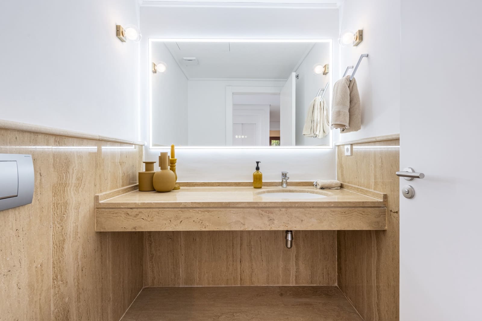 6 bedroom Villa for sale in Marbella with pool garage - € 2,420,000 (Ref: 8946855)