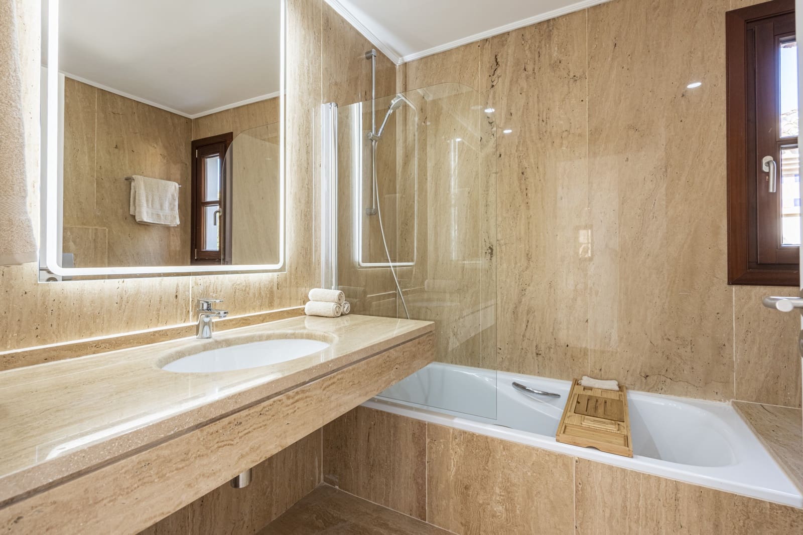 6 bedroom Villa for sale in Marbella with pool garage - € 2,420,000 (Ref: 8946855)