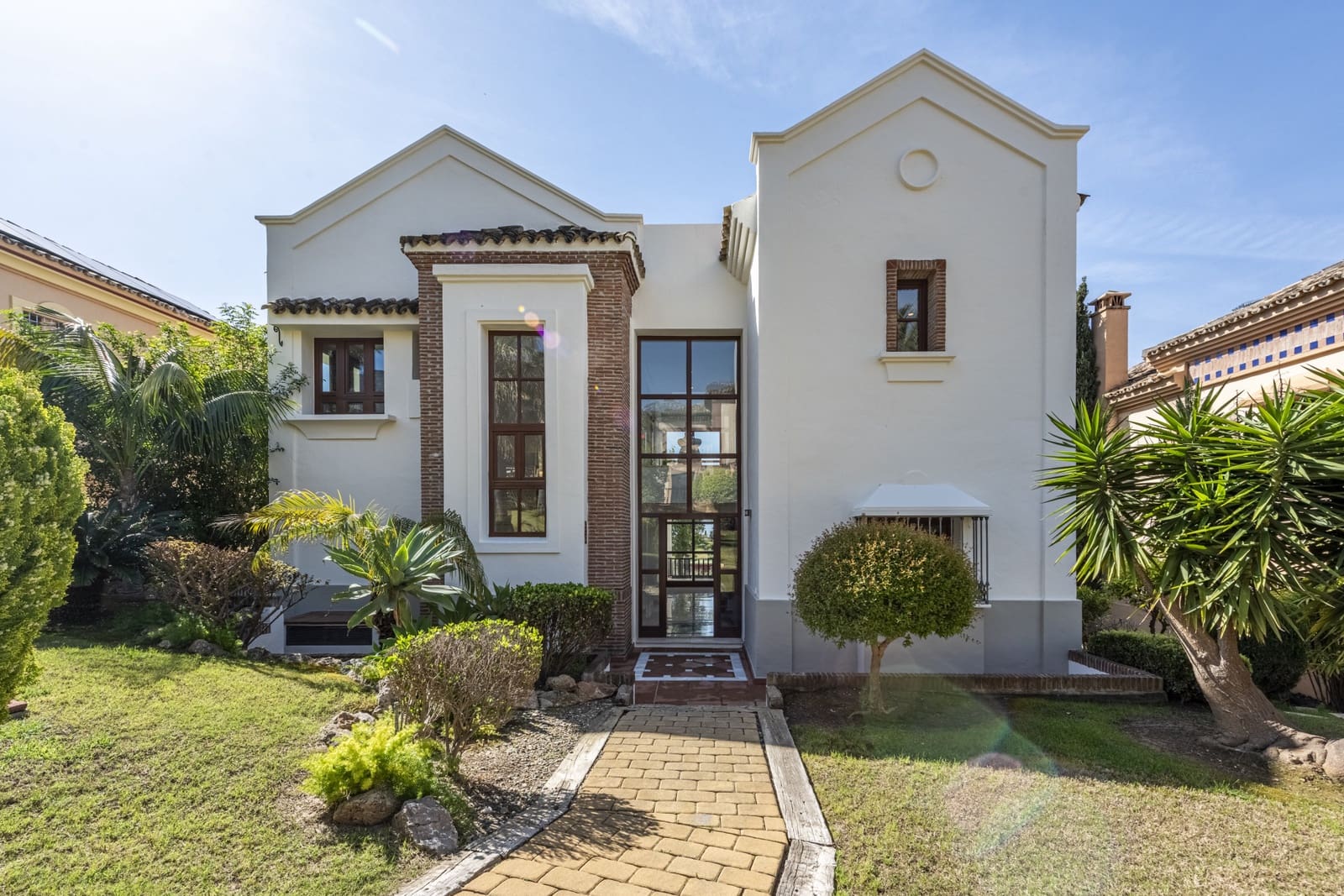 6 bedroom Villa for sale in Marbella with pool garage - € 2,420,000 (Ref: 8946855)