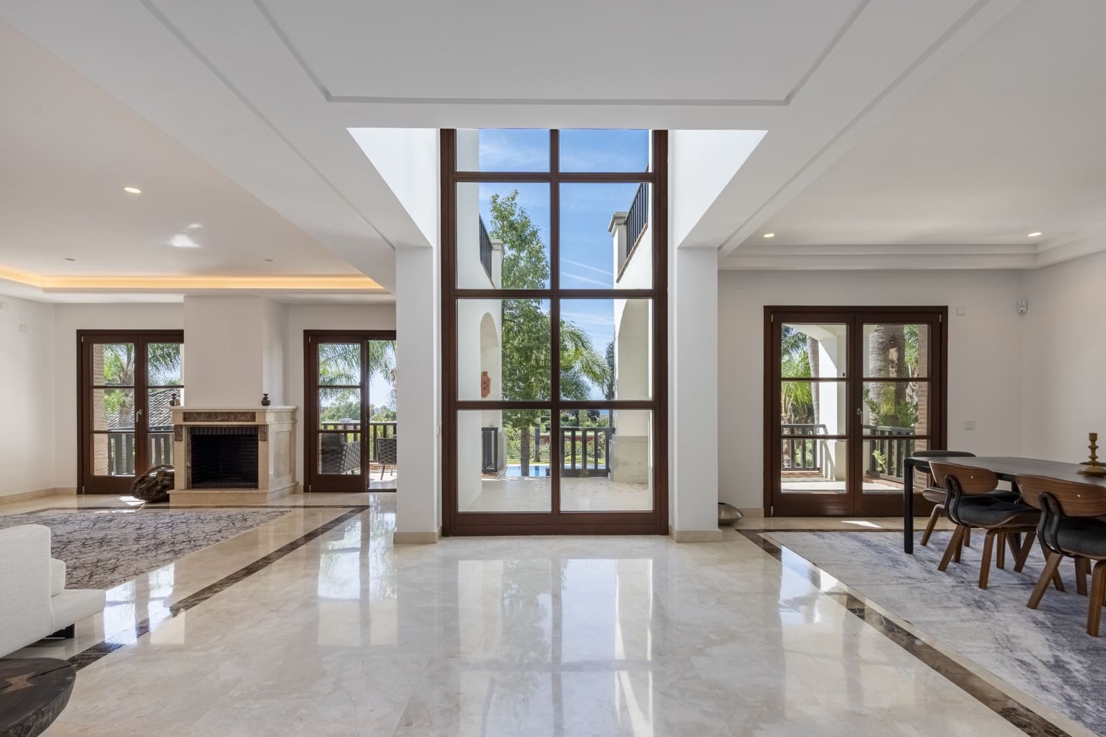 6 bedroom Villa for sale in Marbella with pool garage - € 2,420,000 (Ref: 8946855)