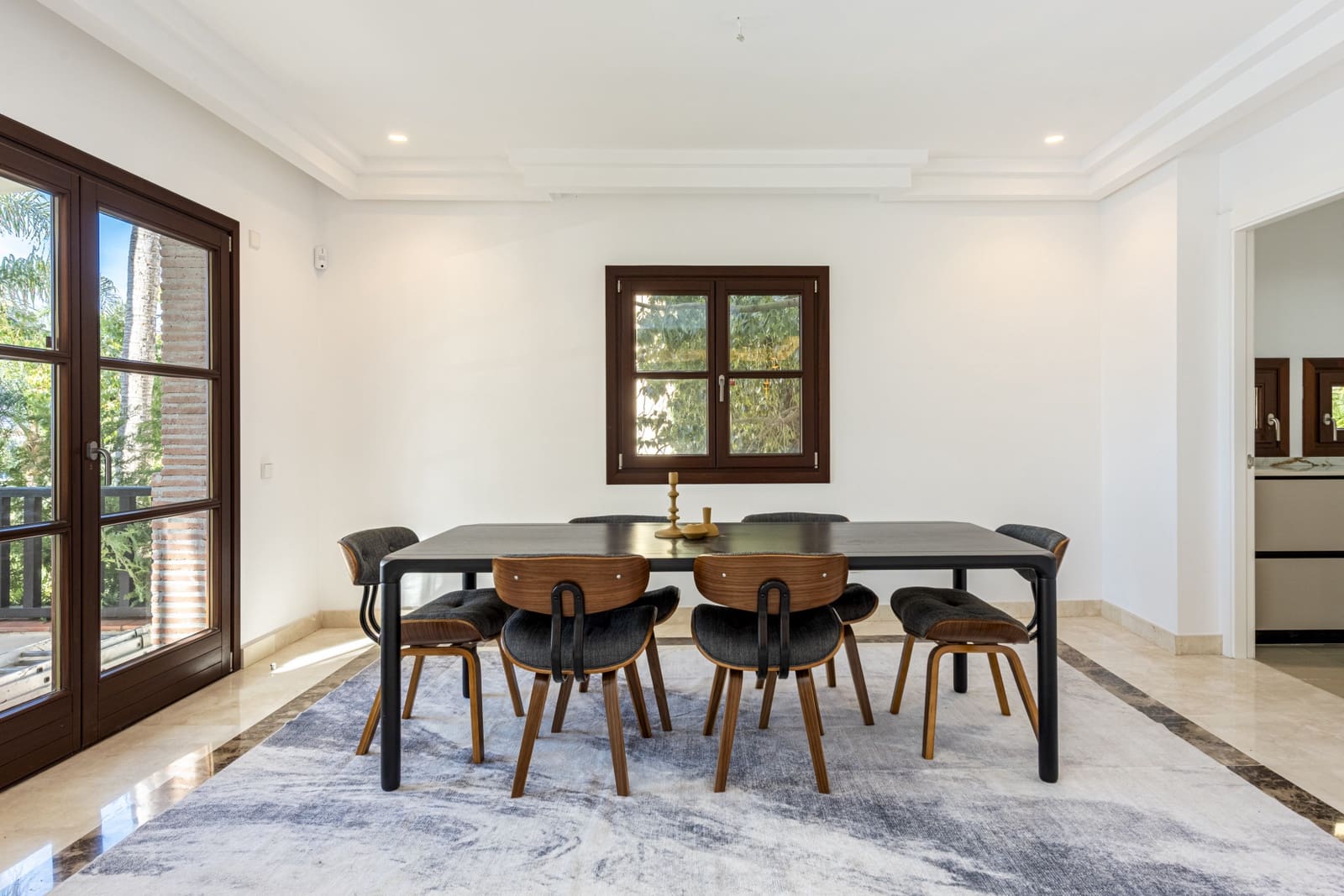 6 bedroom Villa for sale in Marbella with pool garage - € 2,420,000 (Ref: 8946855)