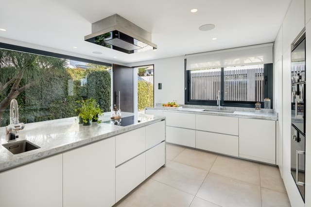 6 slaapkamer Villa te koop in Nueva Andalucia, Marbella met zwembad garage - € 3.995.000 (Ref: 8957029)