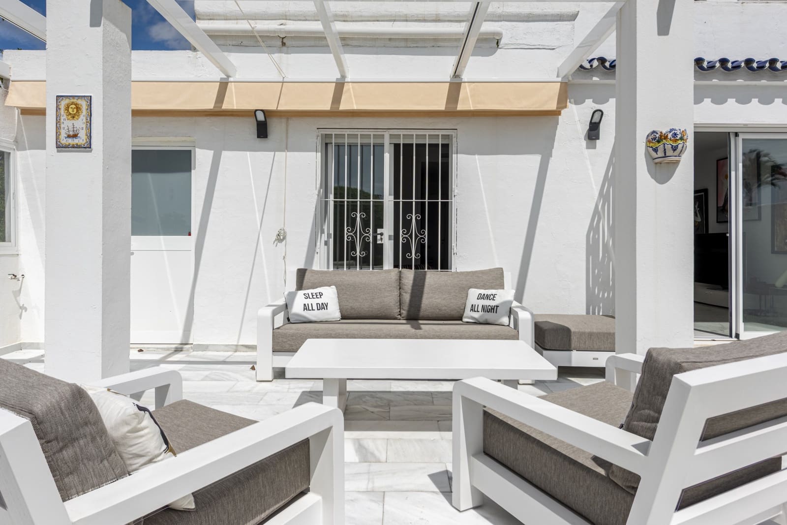 2 bedroom Apartment for sale in Marbella with pool garage - € 645,000 (Ref: 8957030)