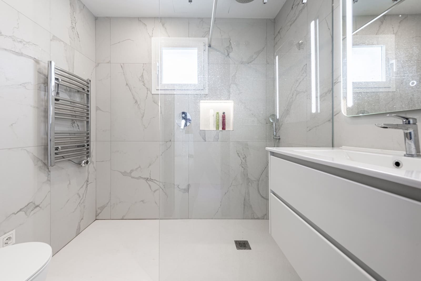 2 bedroom Apartment for sale in Marbella with pool garage - € 645,000 (Ref: 8957030)