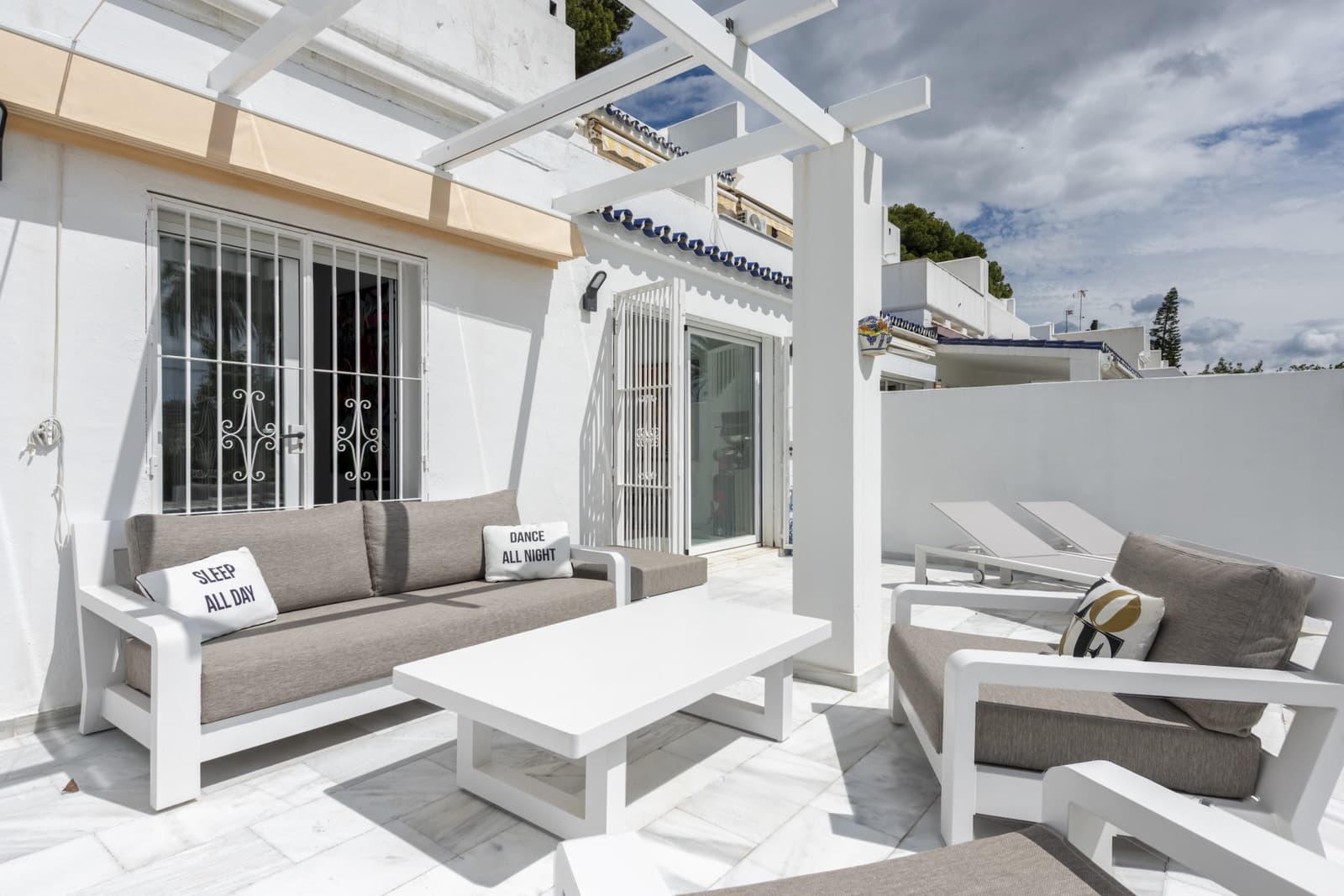 2 soveværelse Lejlighed til salg i Marbella med swimmingpool garage - € 645.000 (Ref: 8957030)