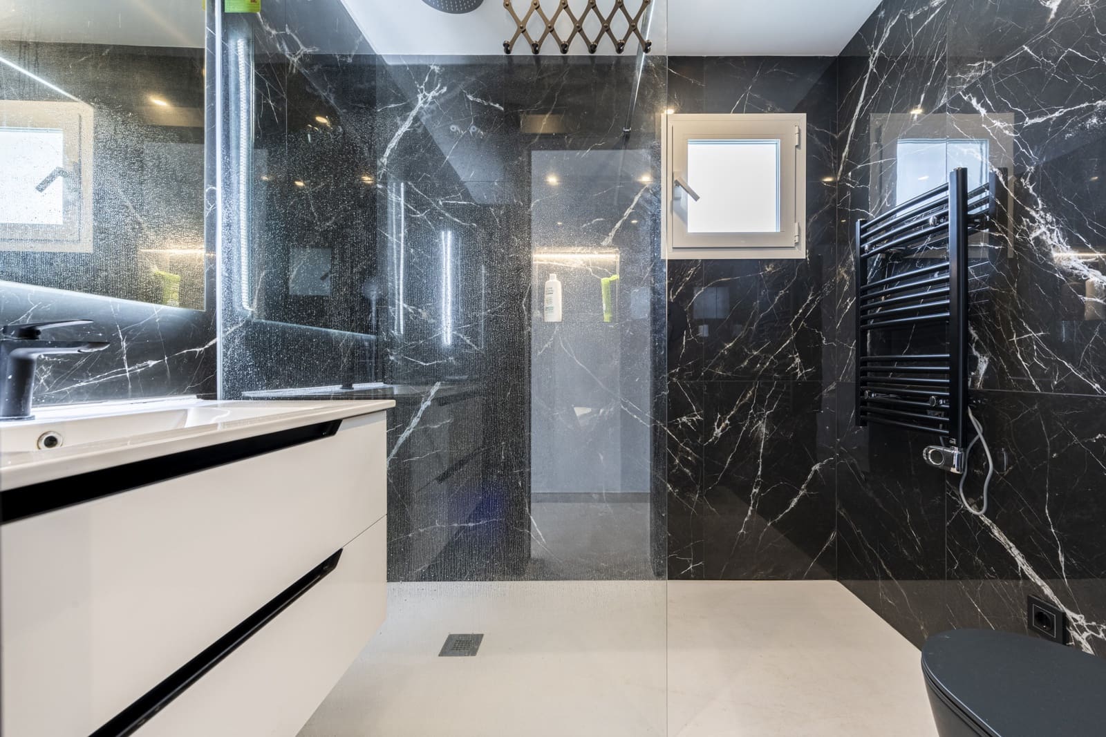 2 soveværelse Lejlighed til salg i Marbella med swimmingpool garage - € 645.000 (Ref: 8957030)