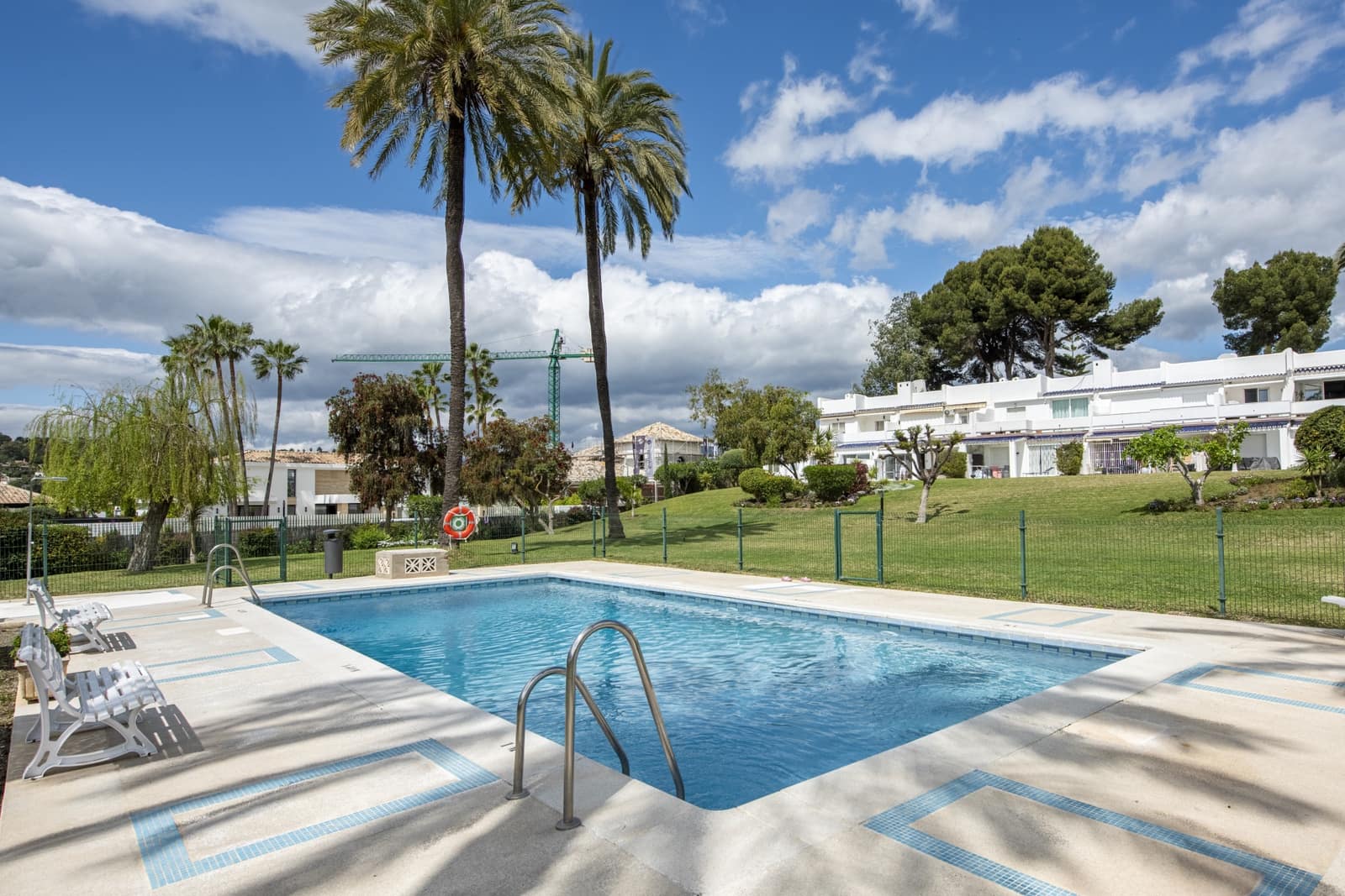 2 soveværelse Lejlighed til salg i Marbella med swimmingpool garage - € 645.000 (Ref: 8957030)