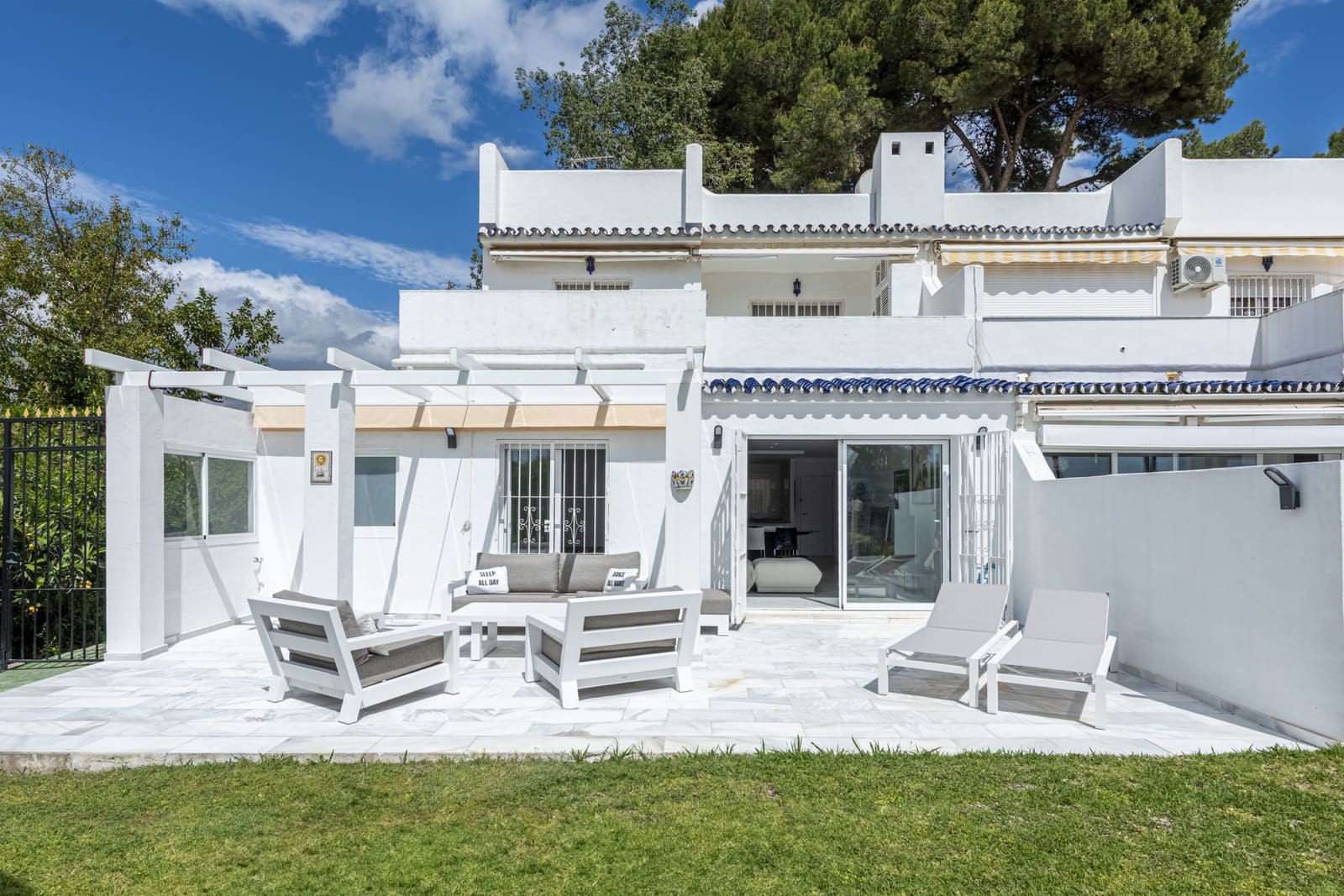 2 soveværelse Lejlighed til salg i Marbella med swimmingpool garage - € 645.000 (Ref: 8957030)