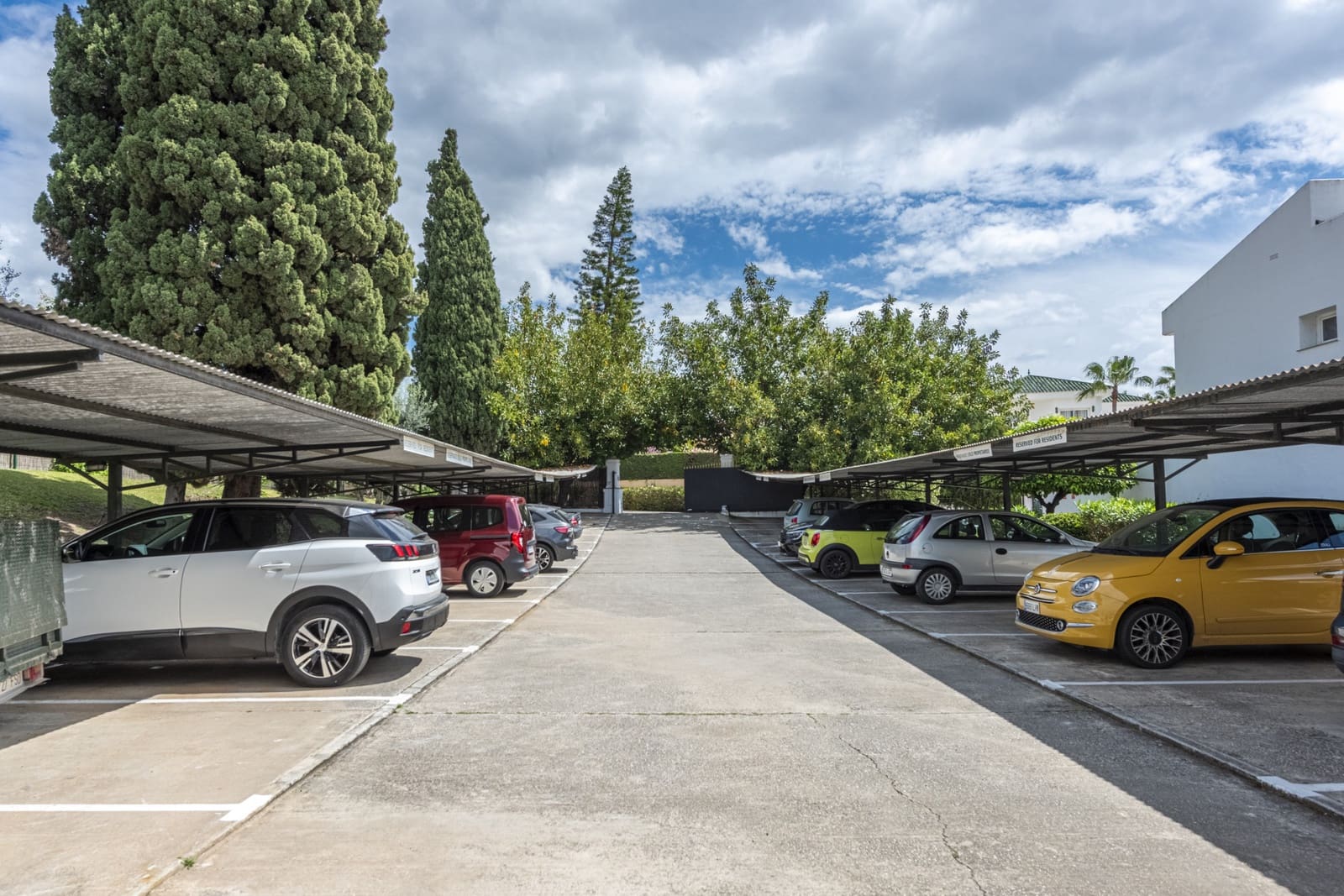 2 soveværelse Lejlighed til salg i Marbella med swimmingpool garage - € 645.000 (Ref: 8957030)