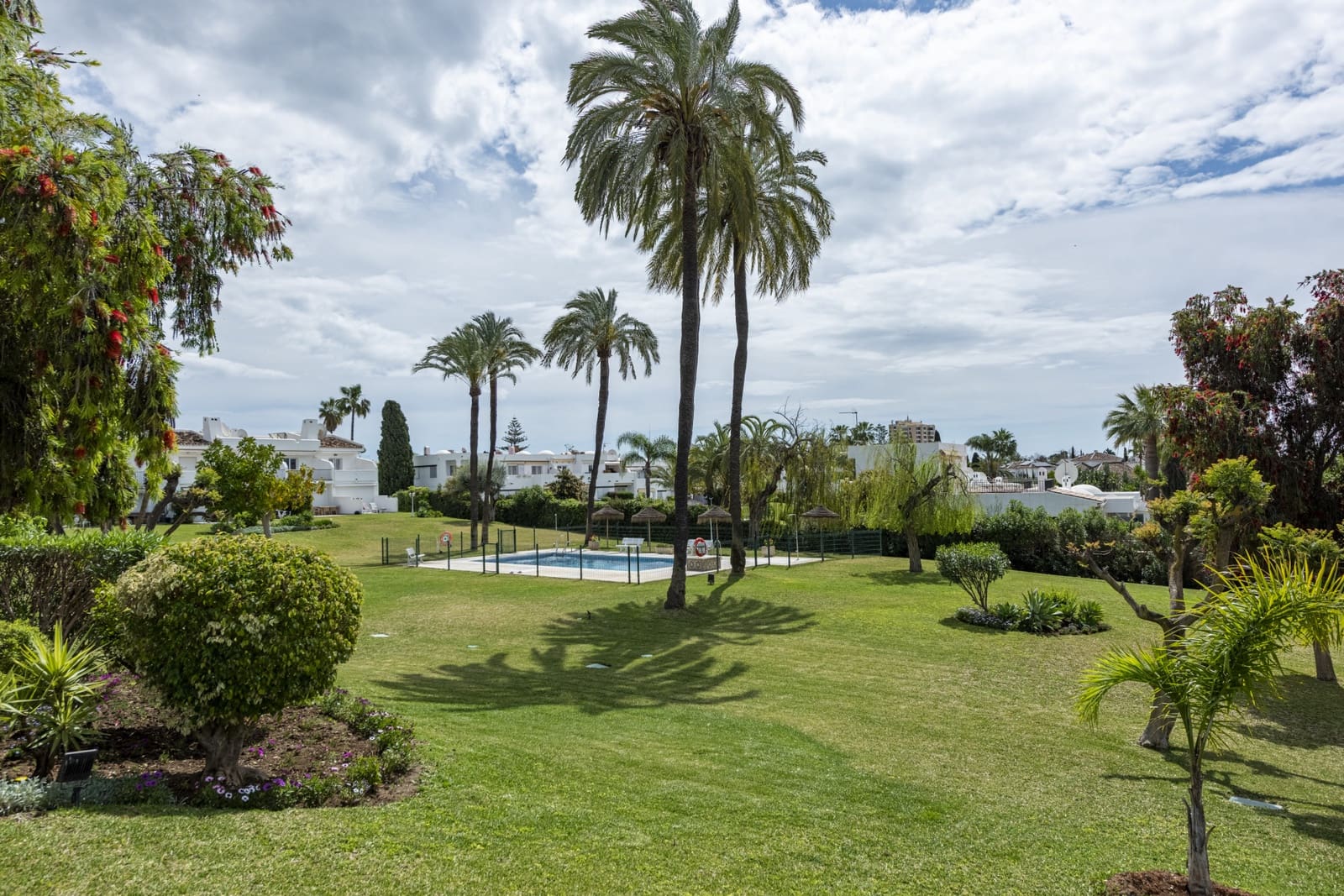 2 soveværelse Lejlighed til salg i Marbella med swimmingpool garage - € 645.000 (Ref: 8957030)