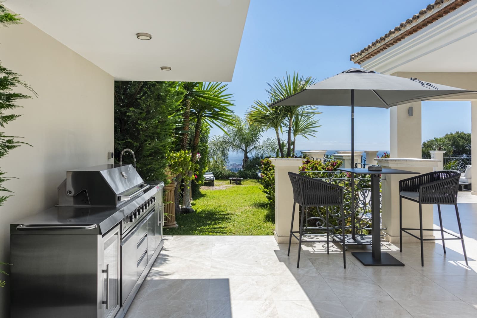 6 bedroom Villa for sale in Marbella with pool garage - € 10,450,000 (Ref: 8968176)