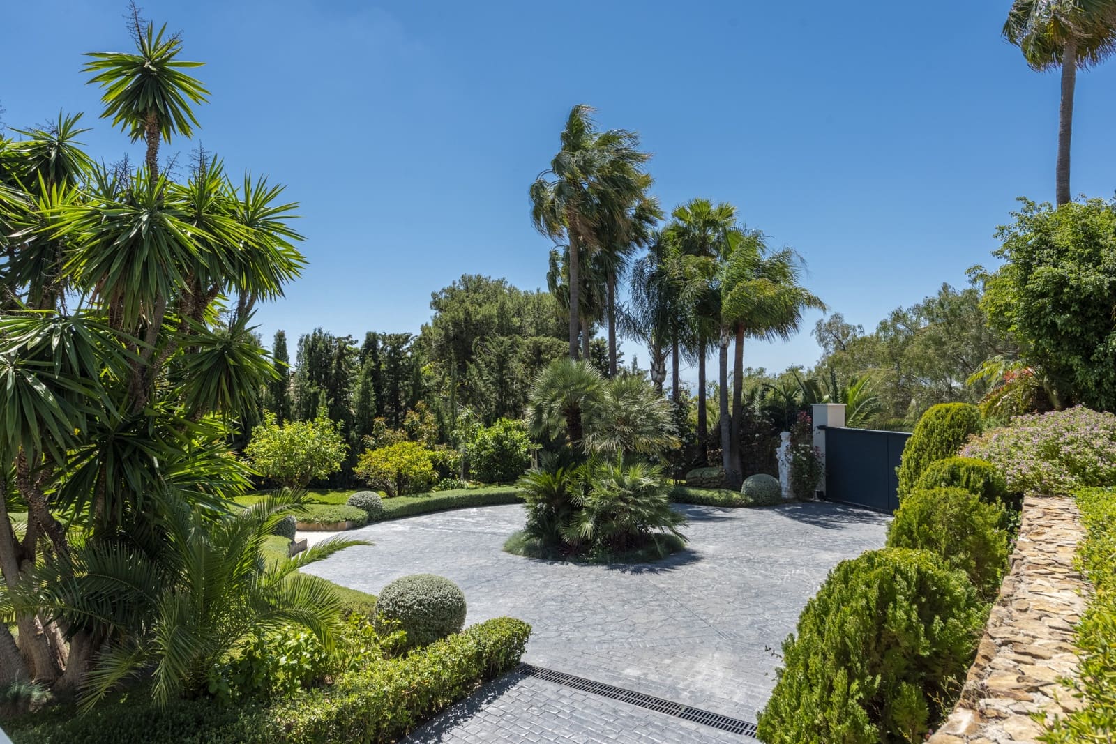 6 bedroom Villa for sale in Marbella with pool garage - € 10,450,000 (Ref: 8968176)