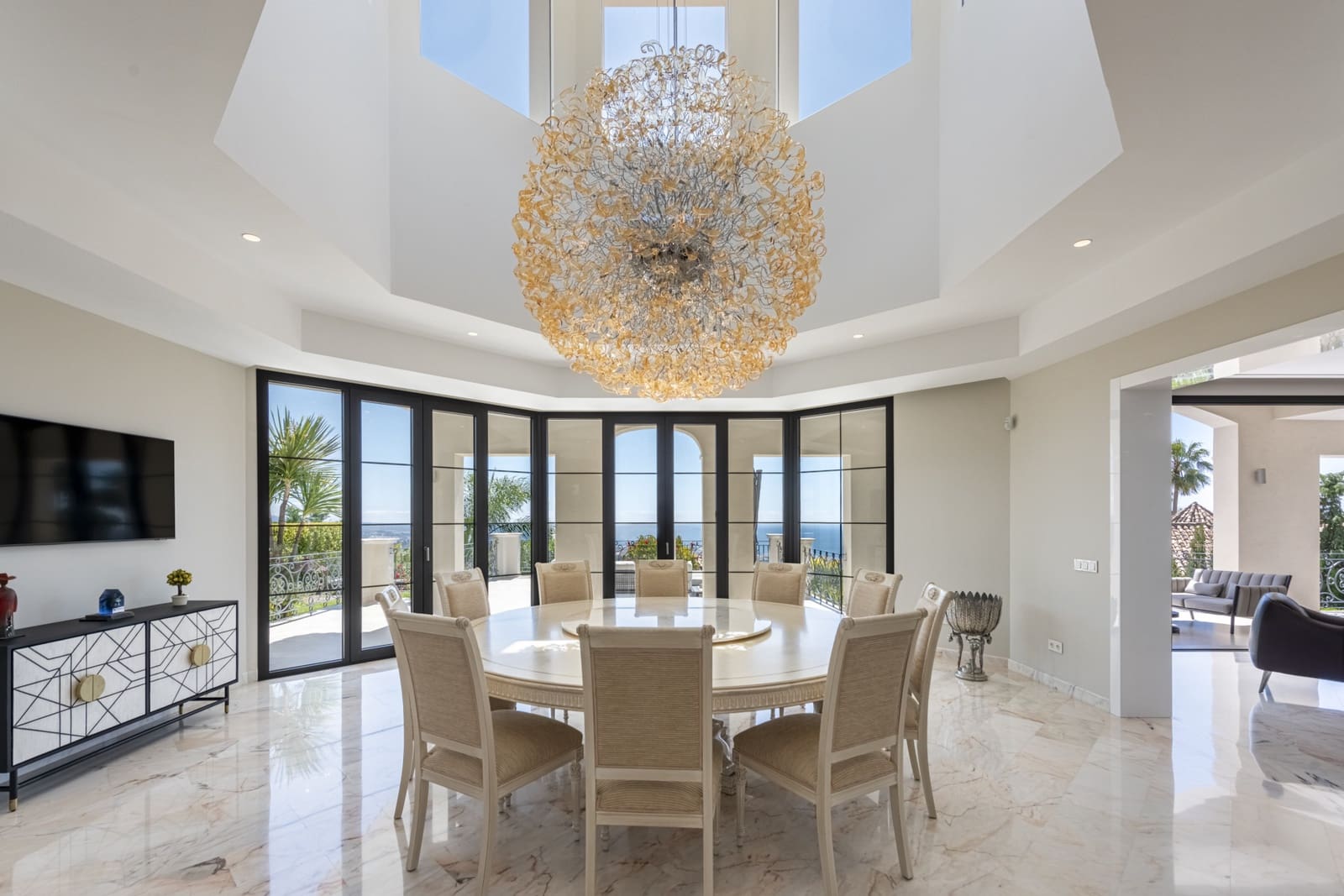 6 bedroom Villa for sale in Marbella with pool garage - € 10,450,000 (Ref: 8968176)