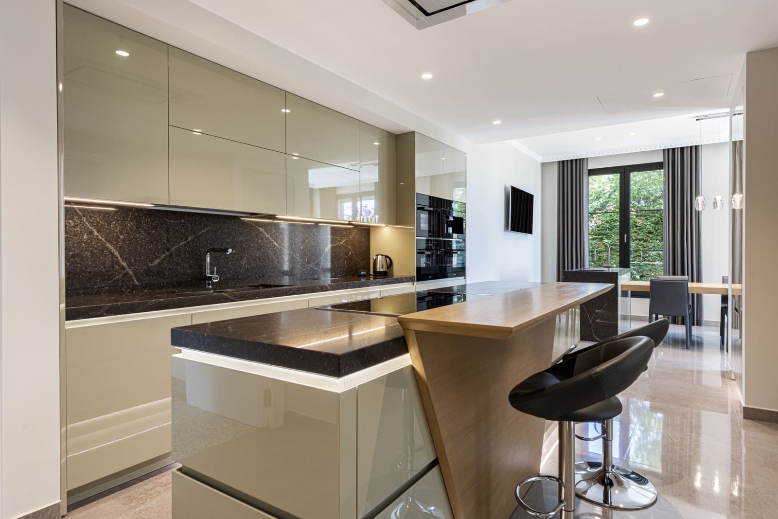 6 bedroom Villa for sale in Marbella with pool garage - € 10,450,000 (Ref: 8968176)