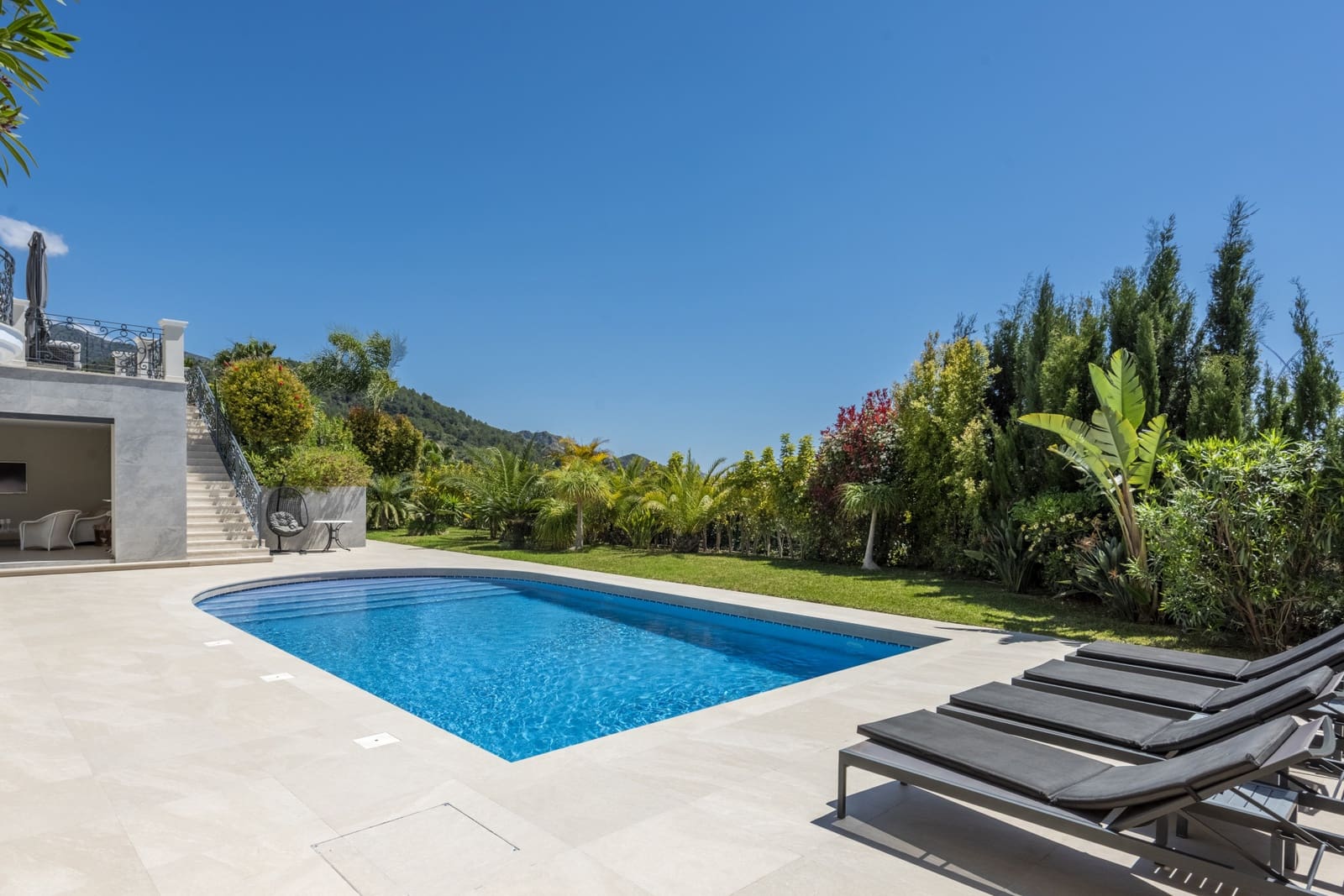 6 bedroom Villa for sale in Marbella with pool garage - € 10,450,000 (Ref: 8968176)