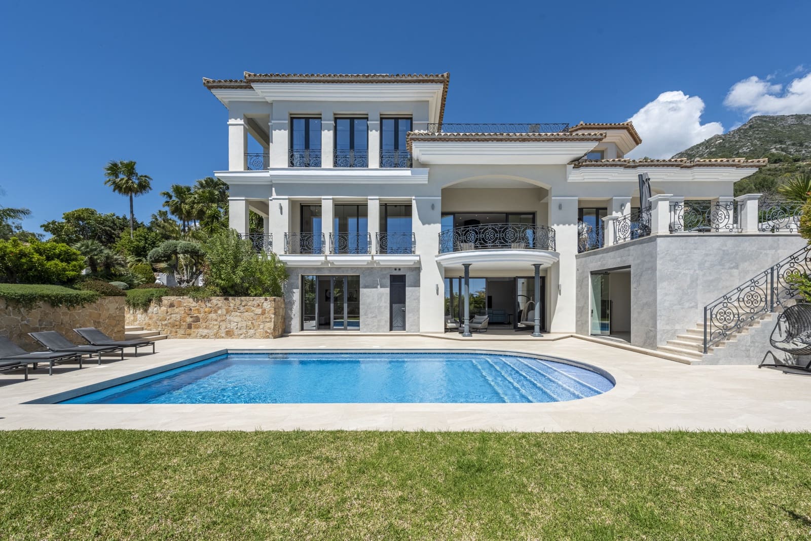 6 bedroom Villa for sale in Marbella with pool garage - € 10,450,000 (Ref: 8968176)