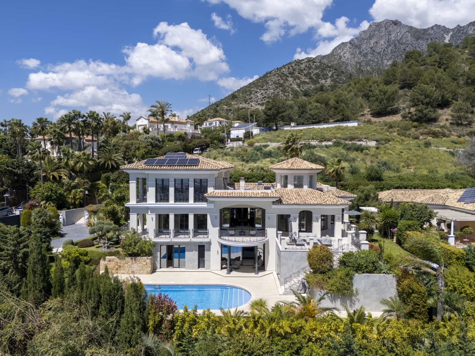 6 bedroom Villa for sale in Marbella with pool garage - € 10,450,000 (Ref: 8968176)