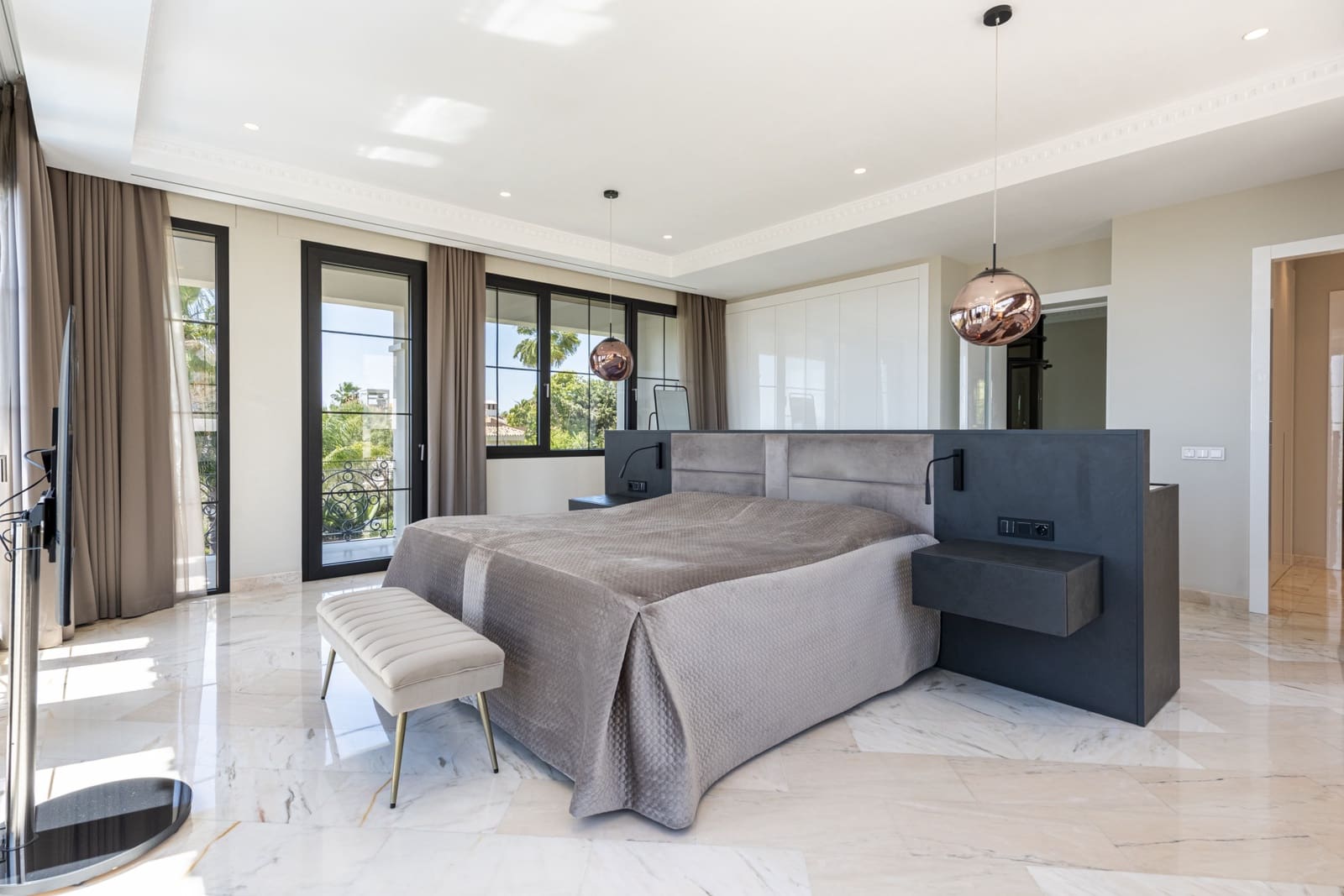 6 bedroom Villa for sale in Marbella with pool garage - € 10,450,000 (Ref: 8968176)