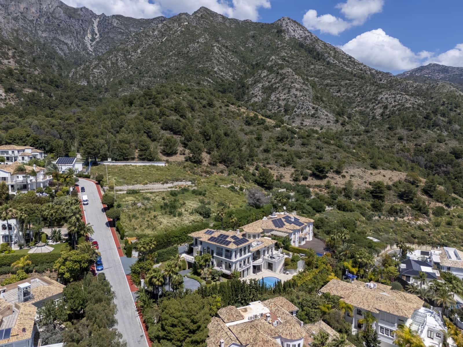 6 bedroom Villa for sale in Marbella with pool garage - € 10,450,000 (Ref: 8968176)