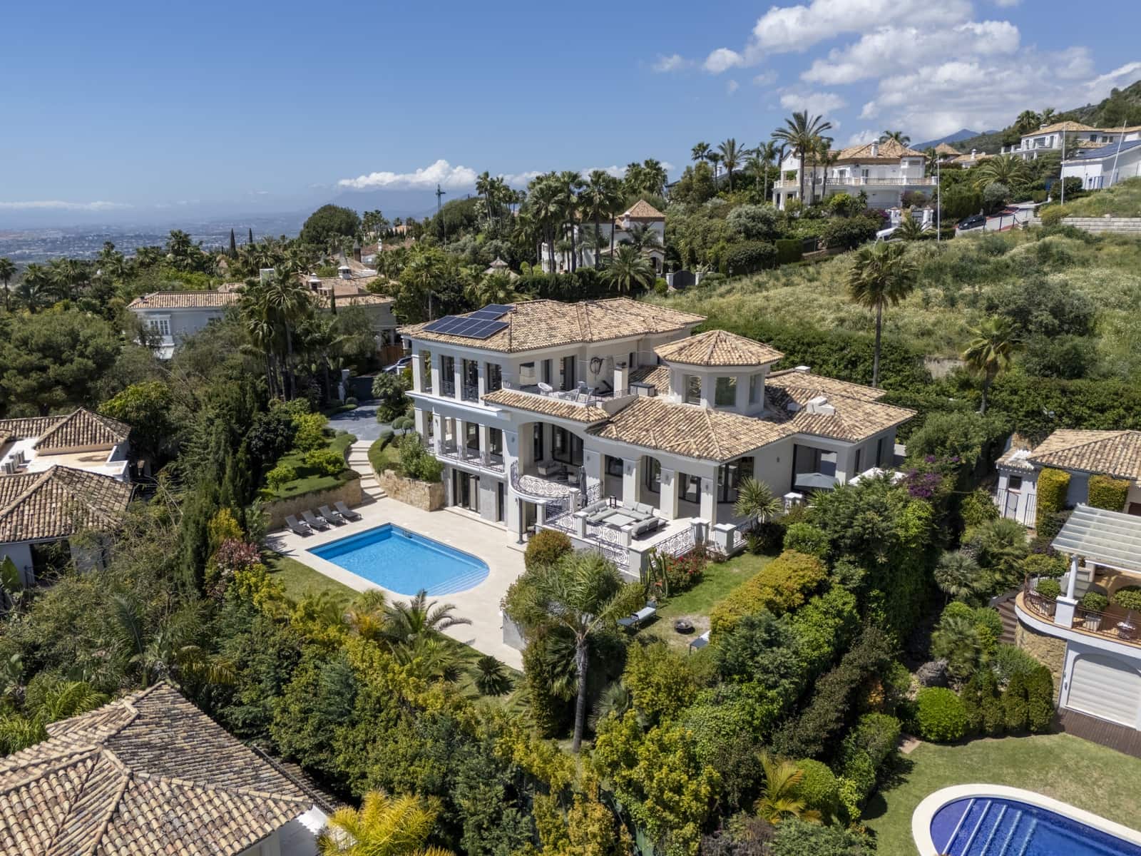 6 bedroom Villa for sale in Marbella with pool garage - € 10,450,000 (Ref: 8968176)