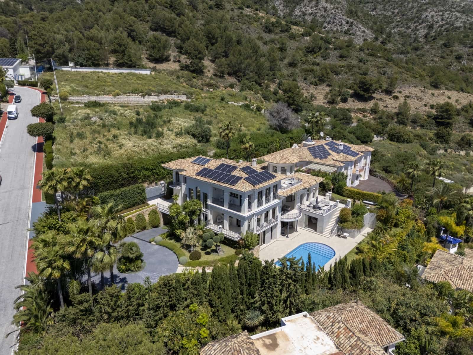 6 bedroom Villa for sale in Marbella with pool garage - € 10,450,000 (Ref: 8968176)