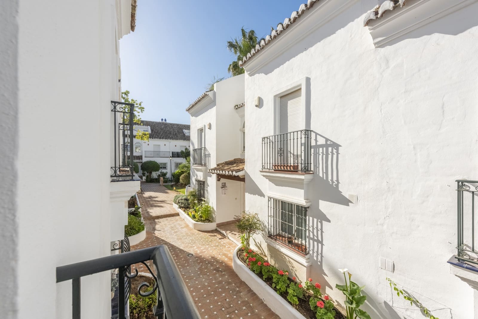 3 bedroom Townhouse for sale in Marbella with pool garage - € 1,495,000 (Ref: 8970288)